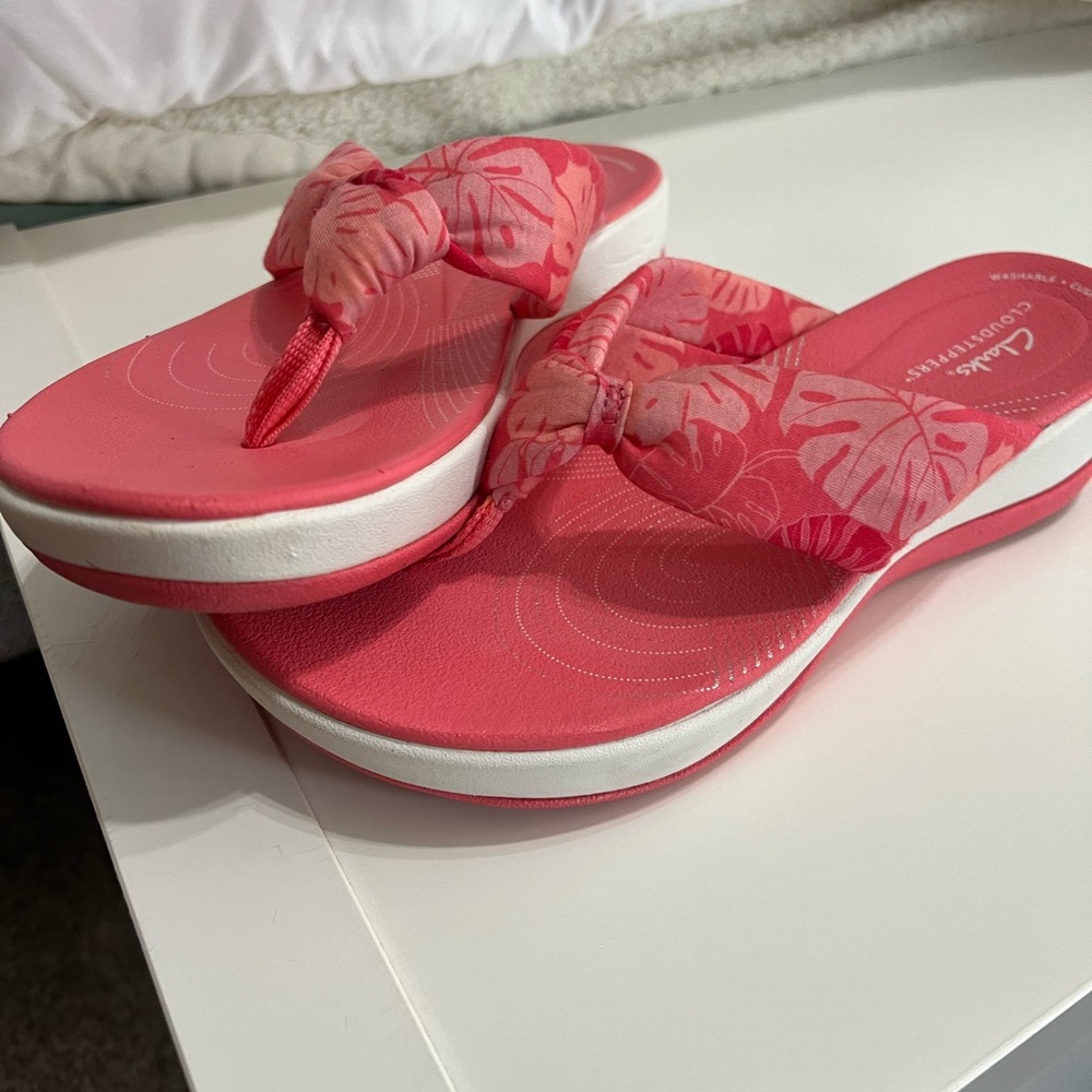 Clarks Clousteppers sandals women’s size 8